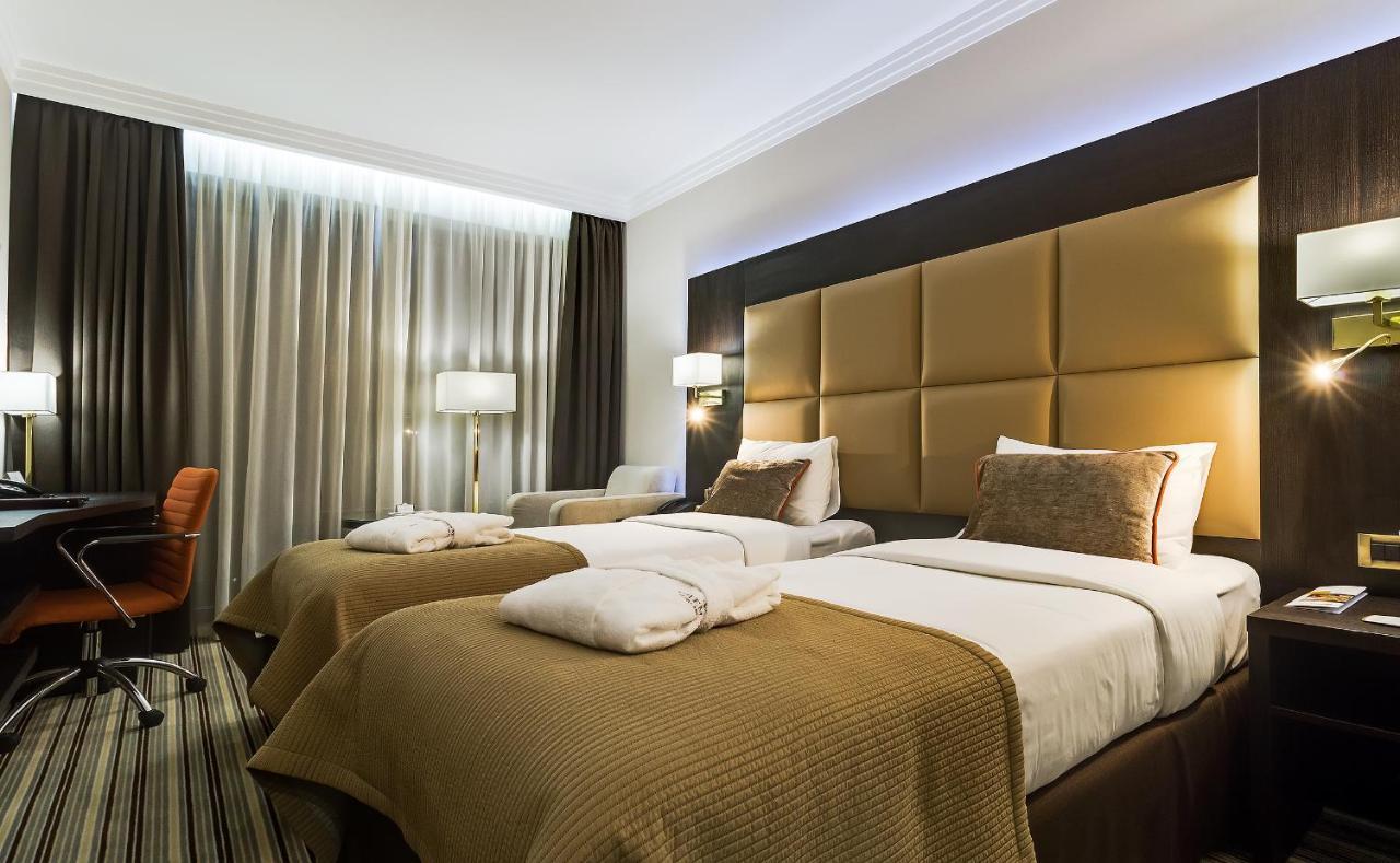 Premier Hotel Dnister Lviv Ngoại thất bức ảnh
