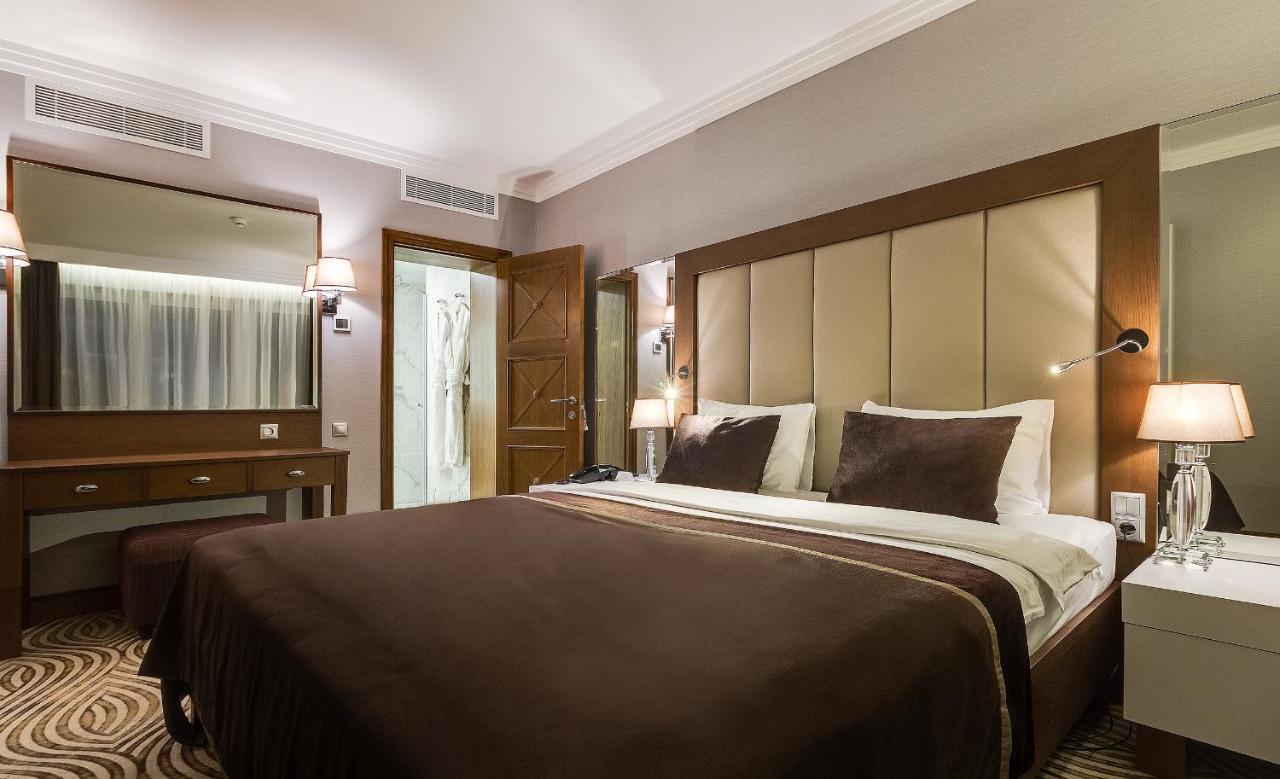 Premier Hotel Dnister Lviv Ngoại thất bức ảnh