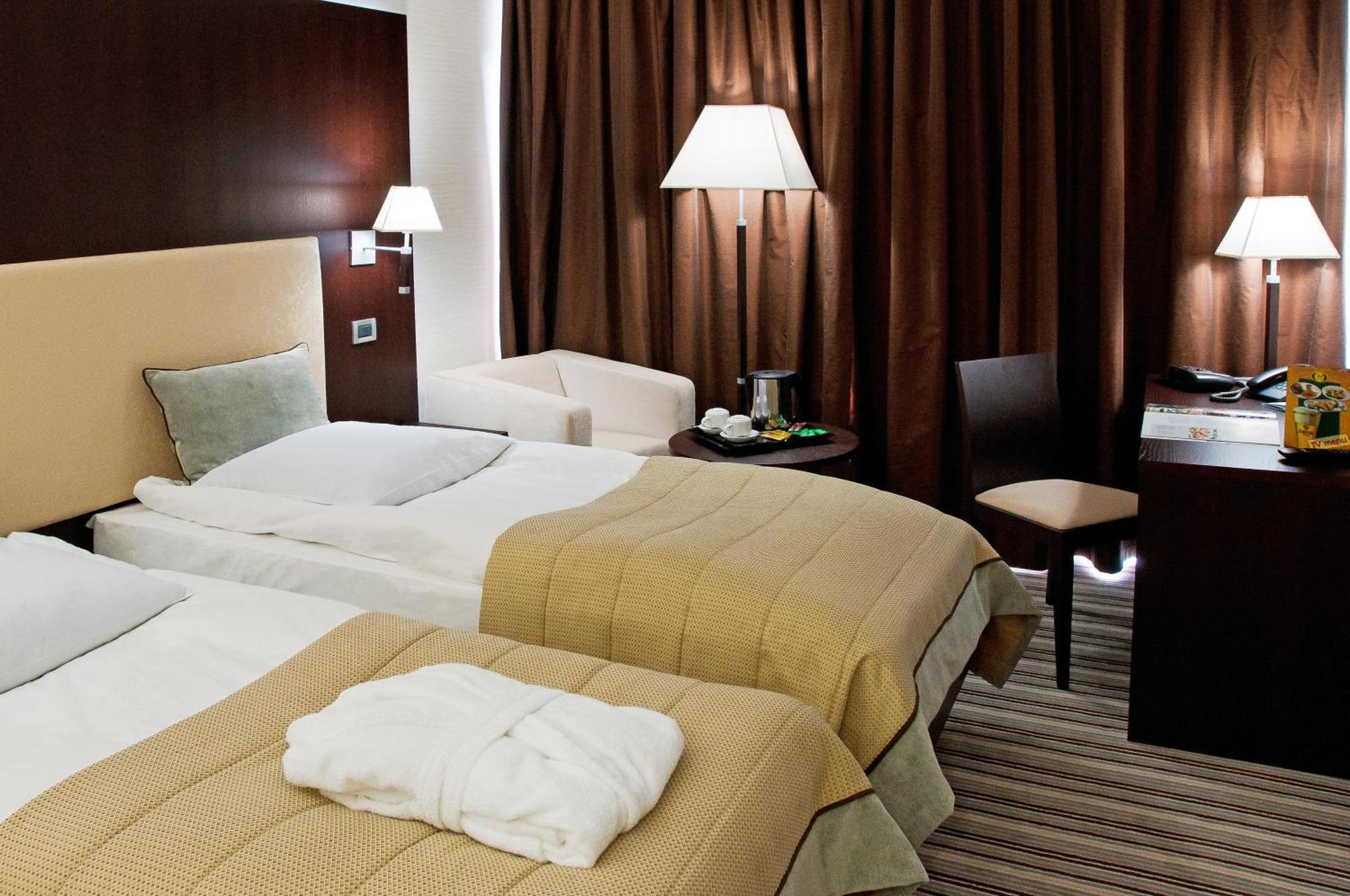 Premier Hotel Dnister Lviv Phòng bức ảnh