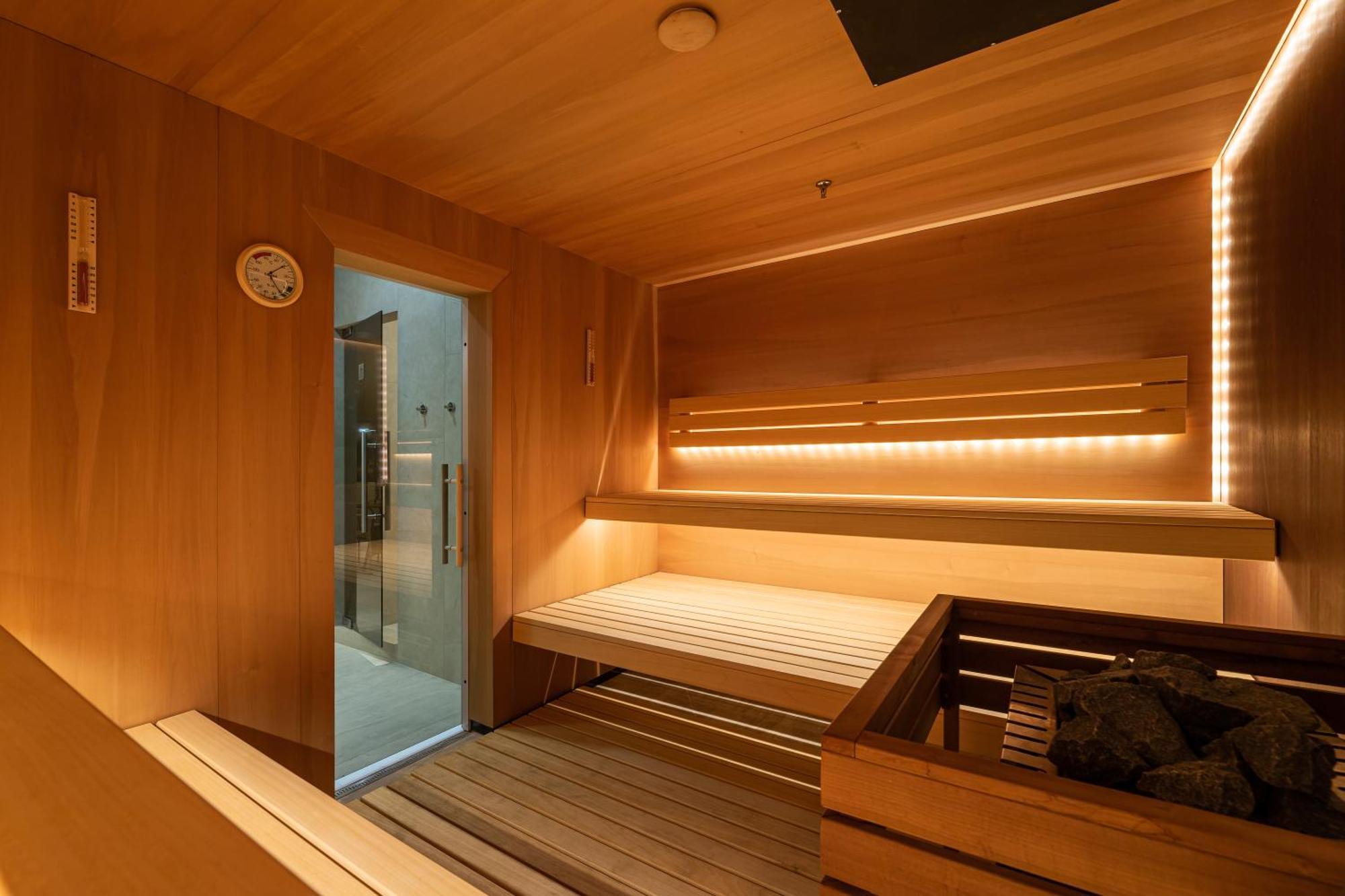 Premier Hotel Dnister Lviv Ngoại thất bức ảnh