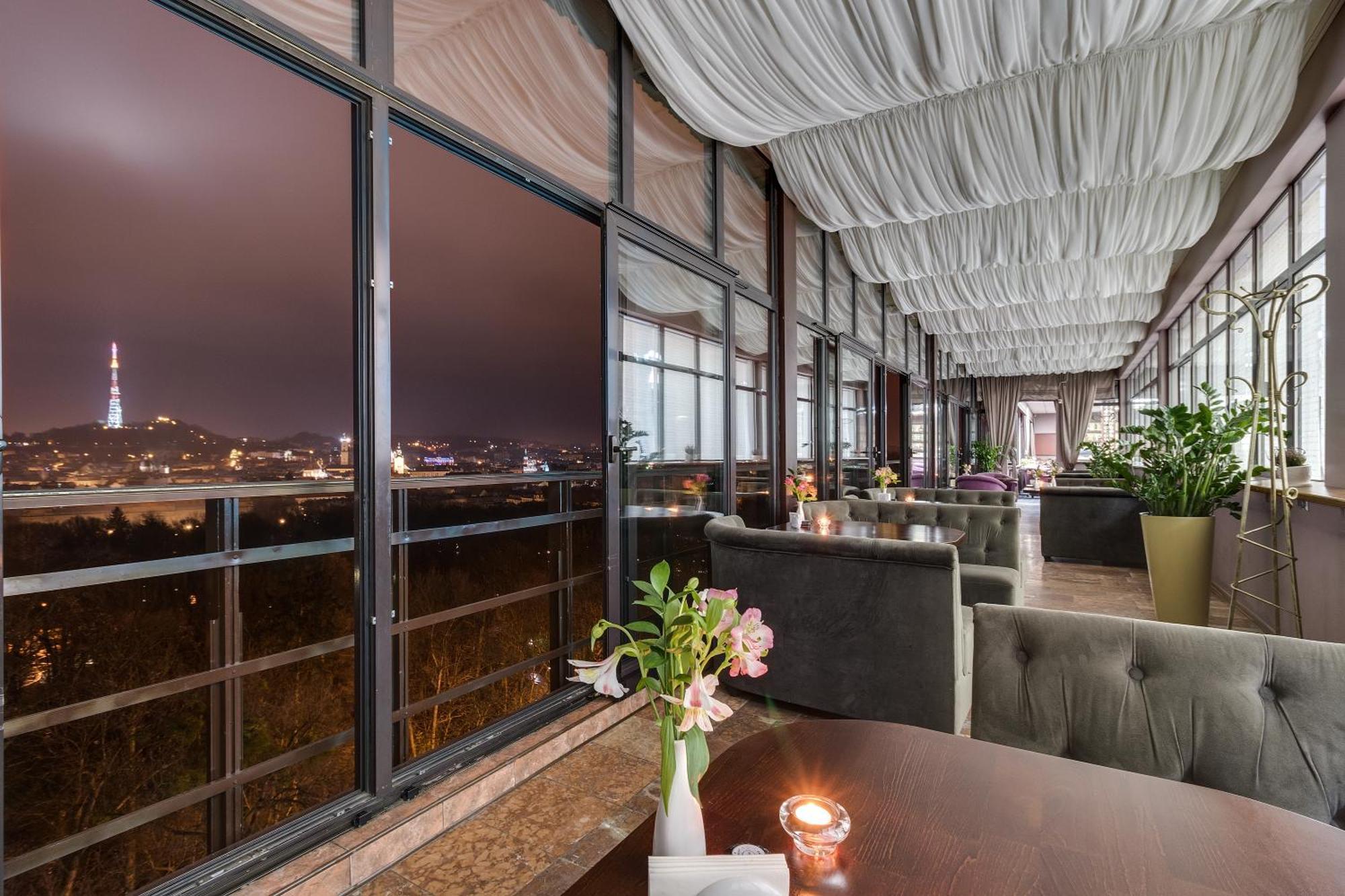 Premier Hotel Dnister Lviv Ngoại thất bức ảnh