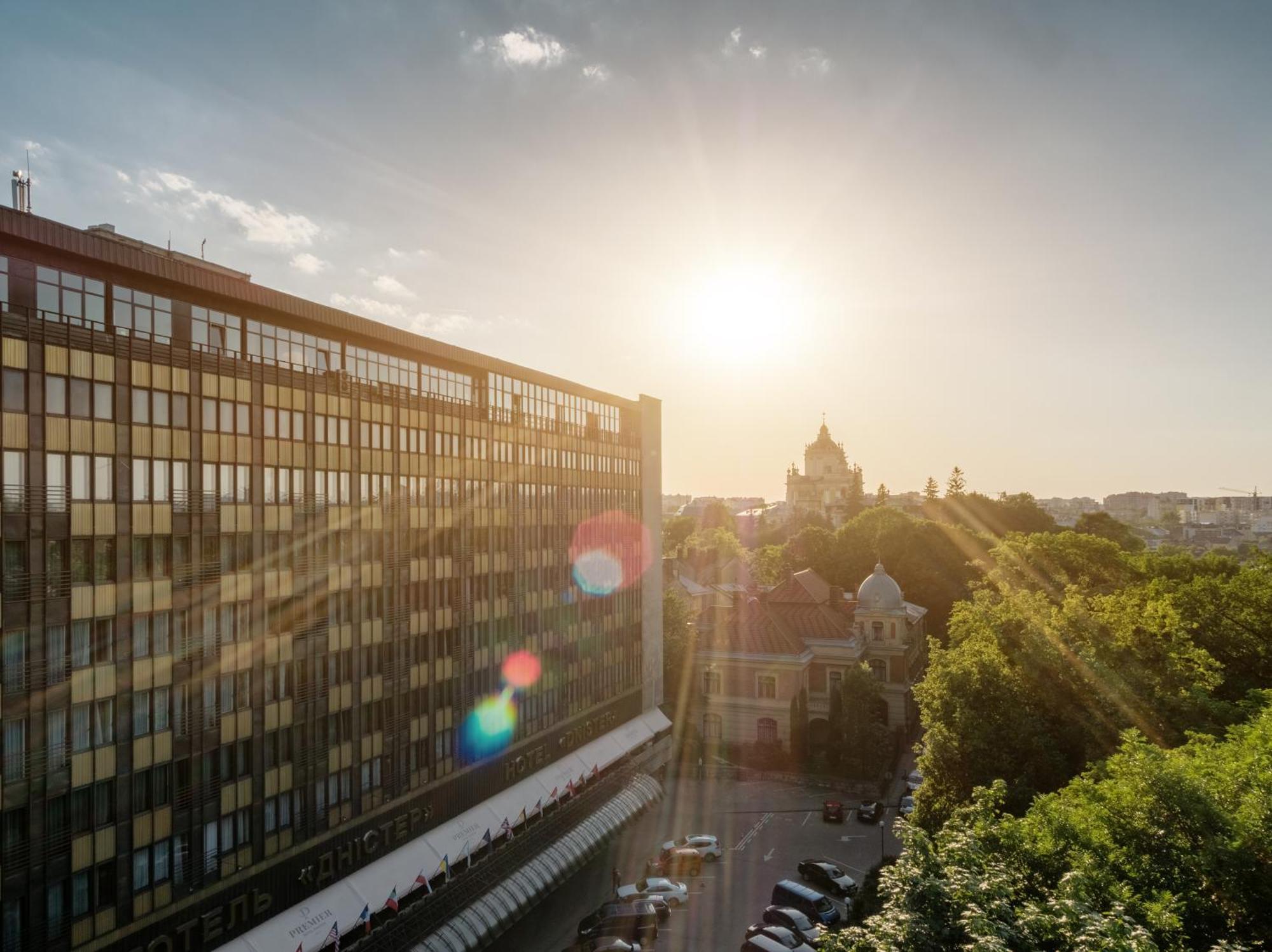 Premier Hotel Dnister Lviv Ngoại thất bức ảnh