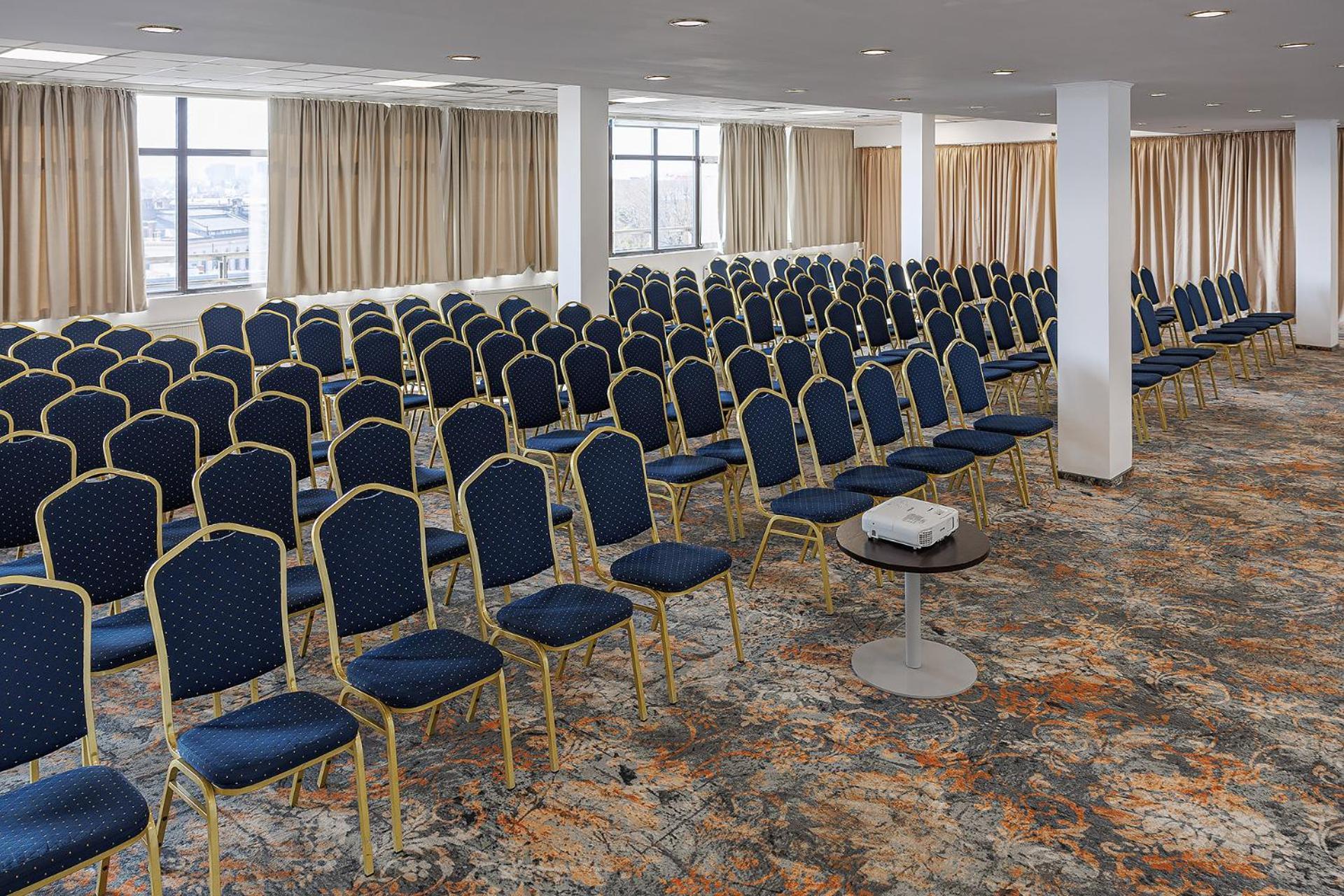 Premier Hotel Dnister Lviv Ngoại thất bức ảnh