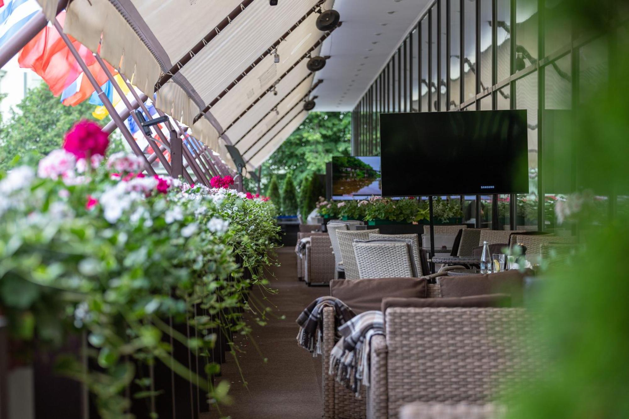 Premier Hotel Dnister Lviv Ngoại thất bức ảnh