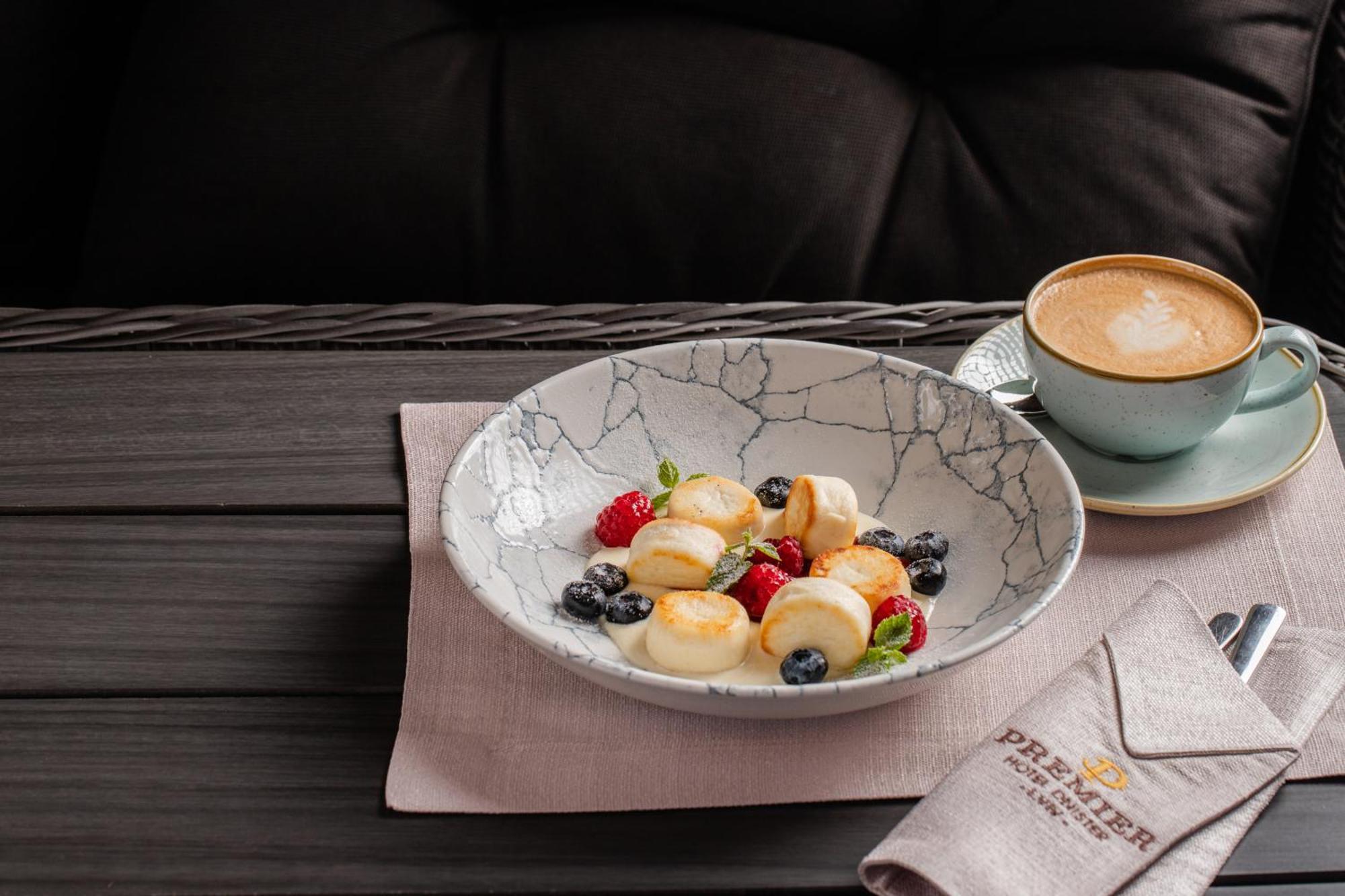 Premier Hotel Dnister Lviv Ngoại thất bức ảnh