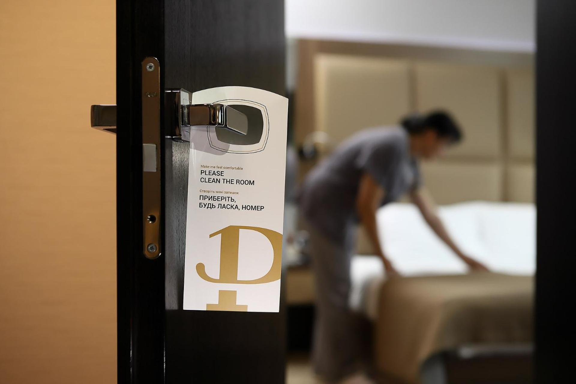Premier Hotel Dnister Lviv Ngoại thất bức ảnh