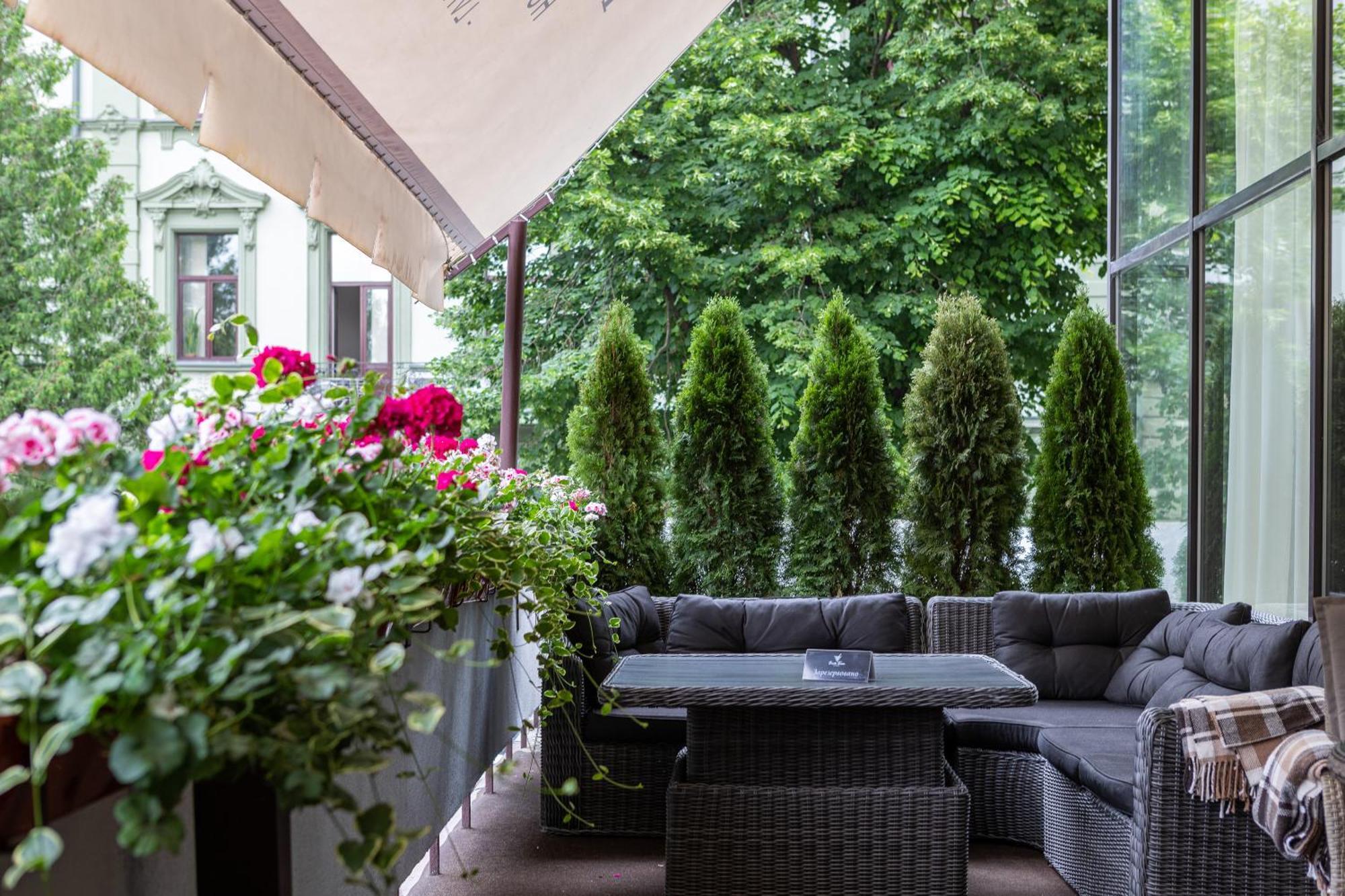 Premier Hotel Dnister Lviv Ngoại thất bức ảnh