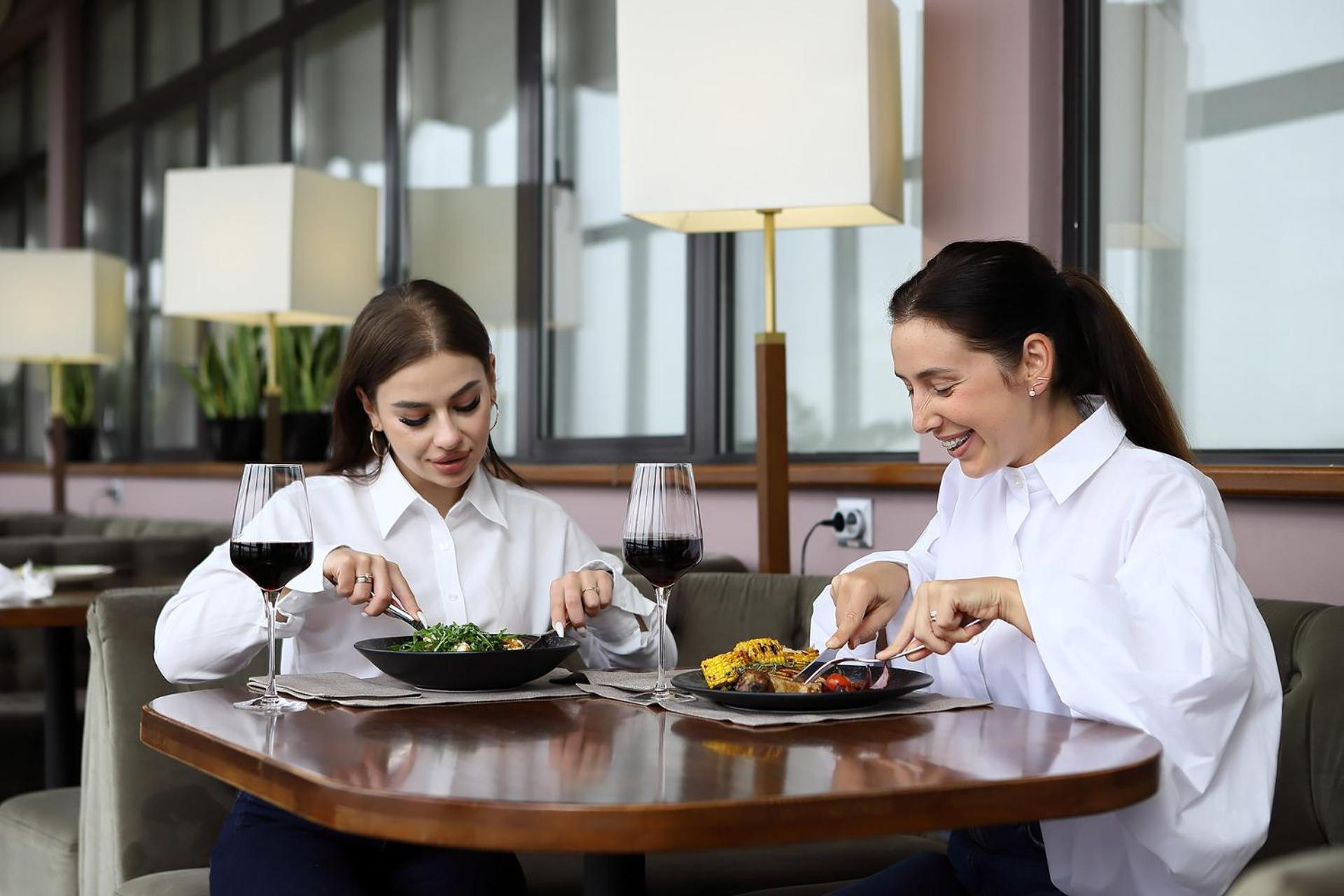 Premier Hotel Dnister Lviv Ngoại thất bức ảnh
