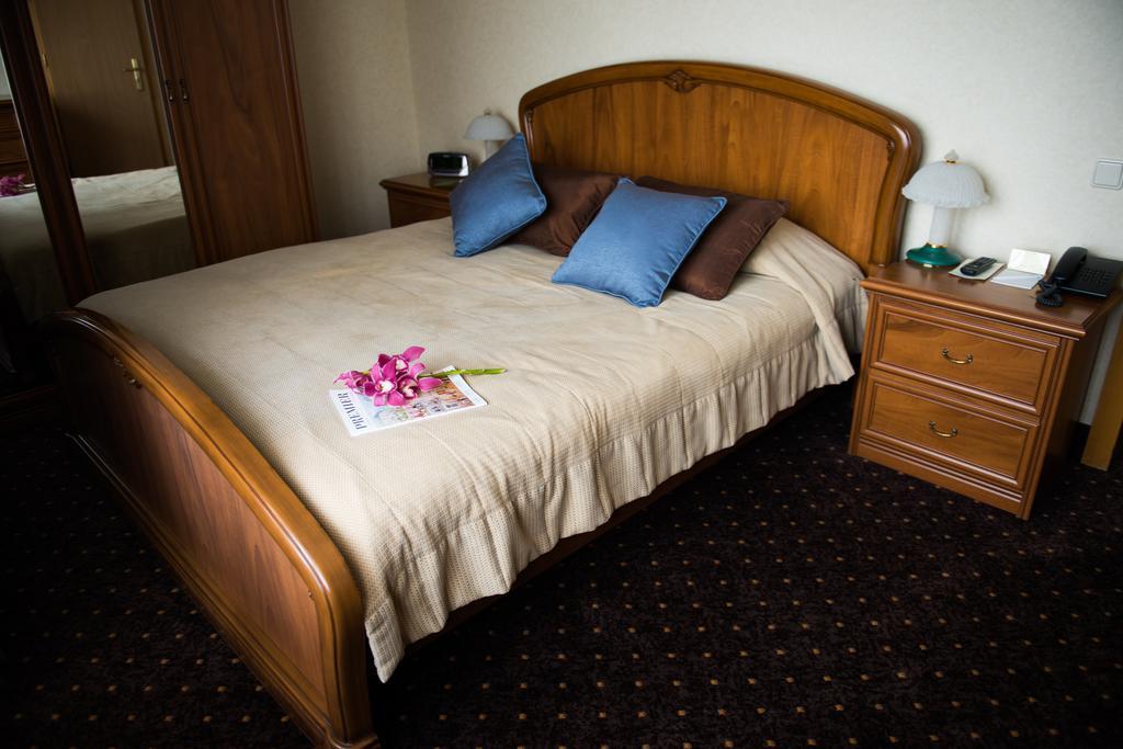 Premier Hotel Dnister Lviv Phòng bức ảnh