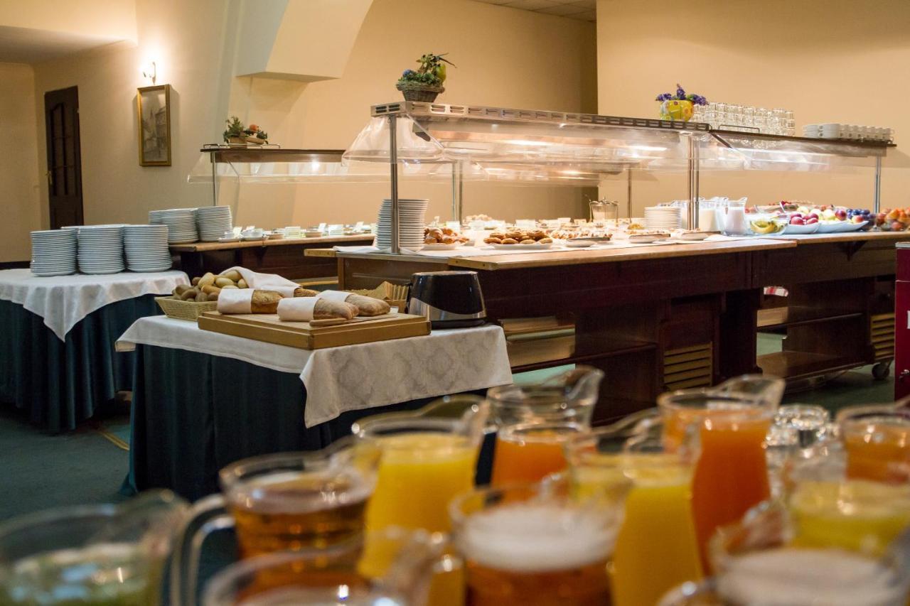 Premier Hotel Dnister Lviv Ngoại thất bức ảnh
